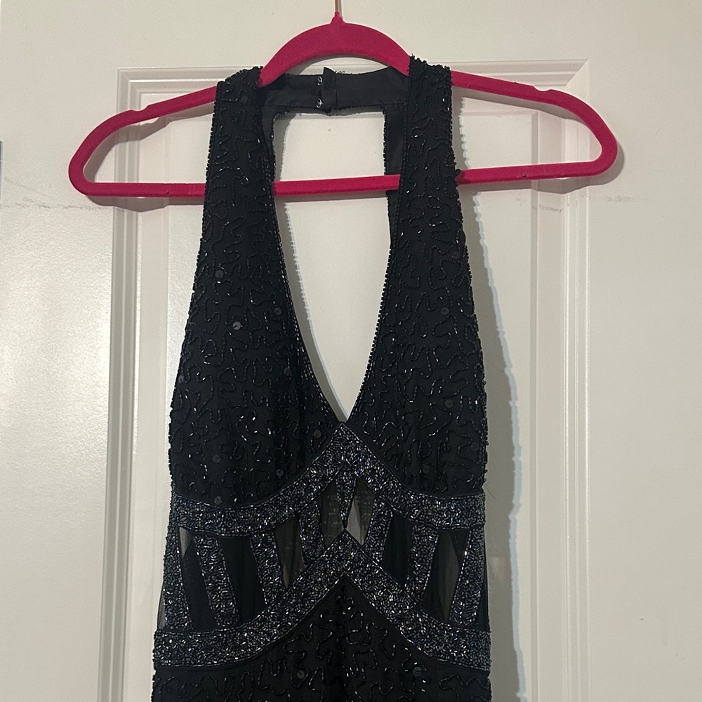Elegant Black Backless Gown - Picture 3 of 6
